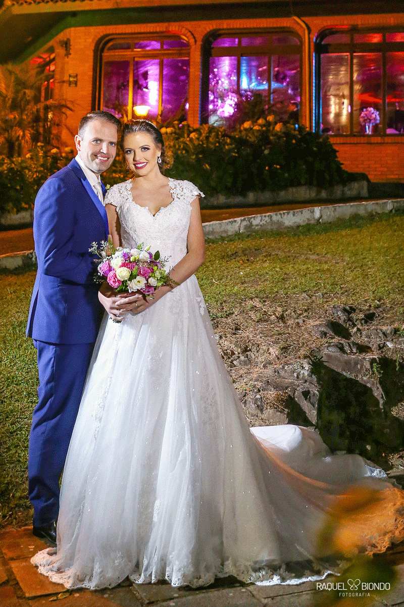 O Secretrio de Turismo e Cultura de Farroupilha, Francis Casali, casou, no dia 3 de fevereiro, com Daniela Maschio, no altar do Santurio Nossa Senhora de Caravaggio. Foto: Raquel Biondo