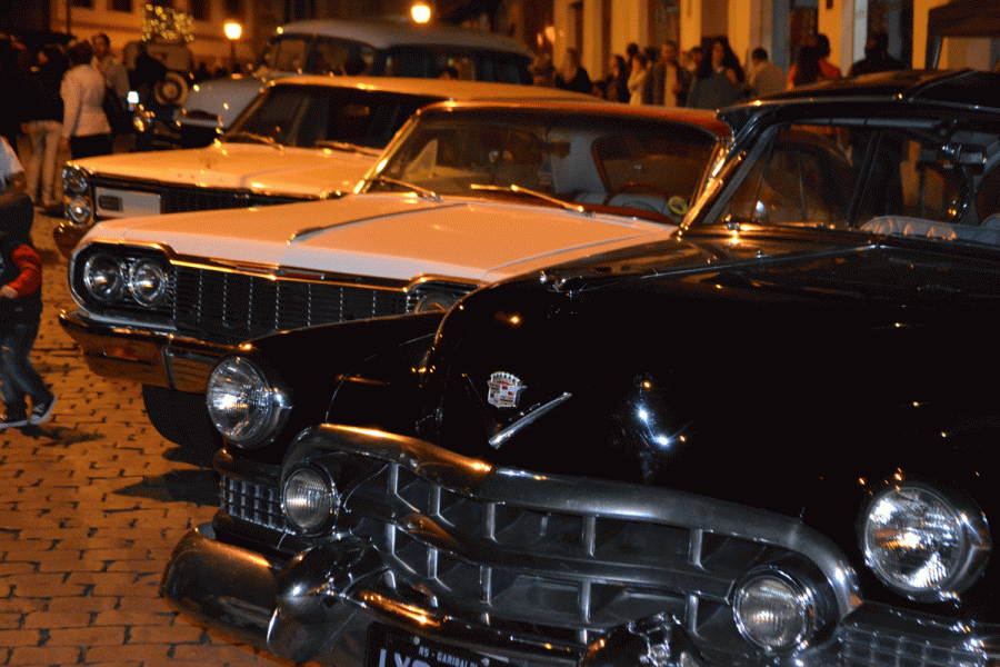 Exposio de carros antigos em meio ao casario preservado. Foto: Priscila Pilletti 