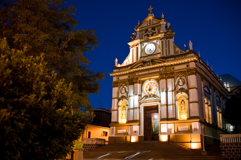 A religiosidade  ponto forte, j que o municpio conta com igrejas, capitis, gruta natural, festas religiosas e procisses