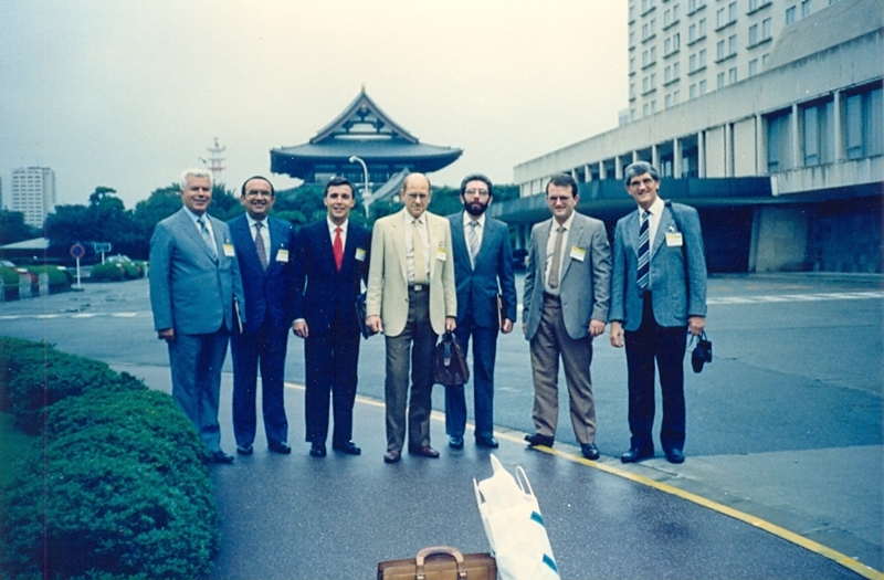 The President Paulo Bellini made a point of reinforcing that "producing buses depends on people"s hands, eyes and hearts". (trip to Japan 1986)