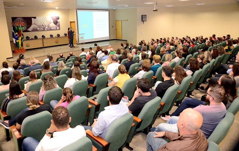 Auditrio lotado - Plateia atenta a apresentao do Abrace Garibaldi. Foto: Foto: Cassius Andr Fanti