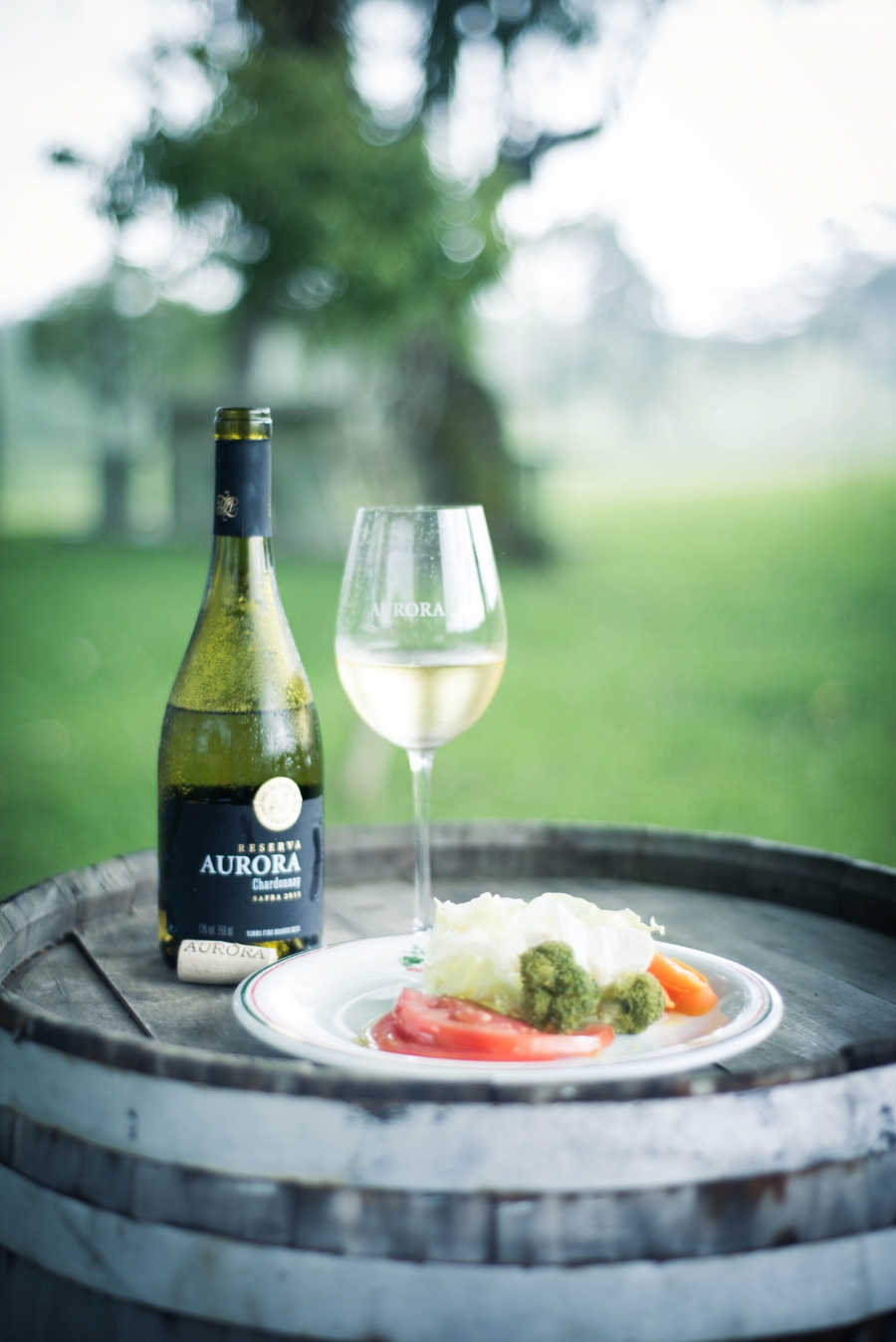 Por ter boa estrutura, o Aurora Reserva Chardonnay acompanha muitos pratos, como Chilli, burritos, yakissoba (Massa chinesa), salada grega, bacalhau com vegetais, salmo e risoto de frutos do mar (Foto: Silvana Gentilini)