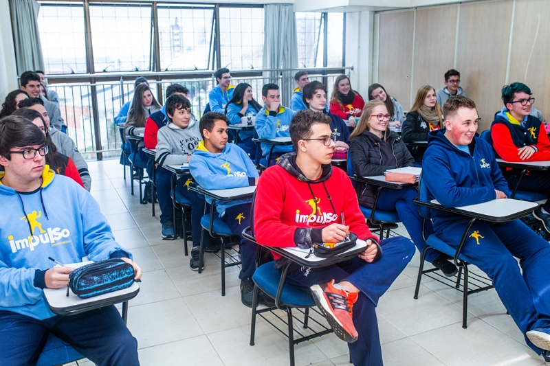 Nessa nova fase, os alunos da terceira srie realizam, por meio da Plataforma de Educao SAS, seis simulados preparatrios para a prova do ENEM, distribudos ao longo do ano