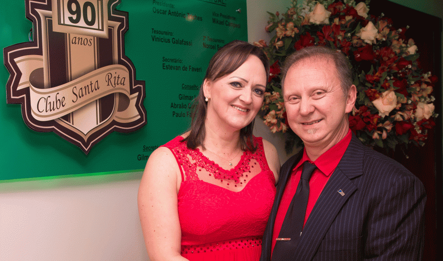 Oscar Triches e Relite Isoton, casal presidente do tradicional Clube Santa Rita, anfitries do Baile de 90 anos da entidade (Foto: Abrao Correa)