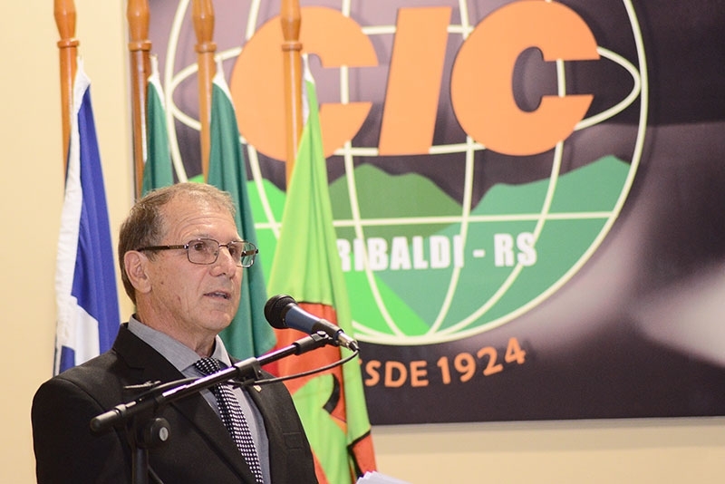 Tobias Debiasi assumiu a presidncia da CIC Garibaldi no binio 2019/2020